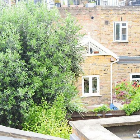 3 Bedroom Family House With A Superb Kitchen And Garden Londra Dış mekan fotoğraf