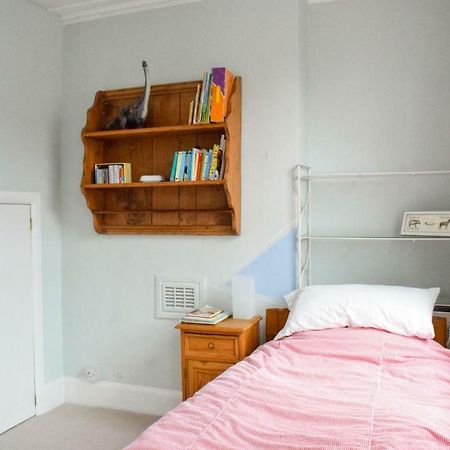 3 Bedroom Family House With A Superb Kitchen And Garden Londra Dış mekan fotoğraf