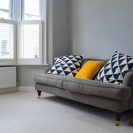 3 Bedroom Family House With A Superb Kitchen And Garden Londra Dış mekan fotoğraf