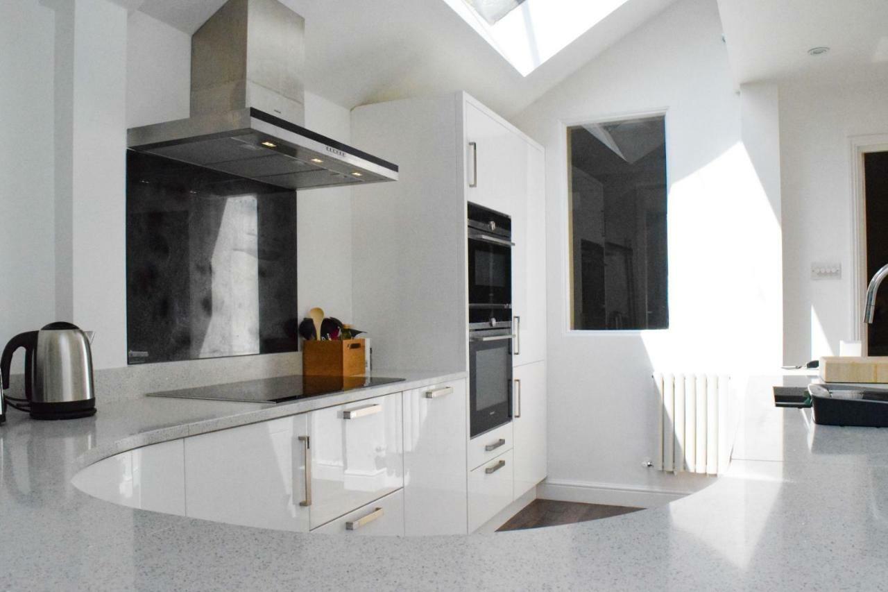 3 Bedroom Family House With A Superb Kitchen And Garden Londra Dış mekan fotoğraf