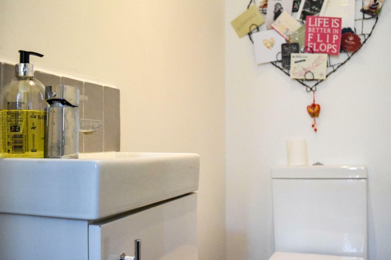 3 Bedroom Family House With A Superb Kitchen And Garden Londra Dış mekan fotoğraf
