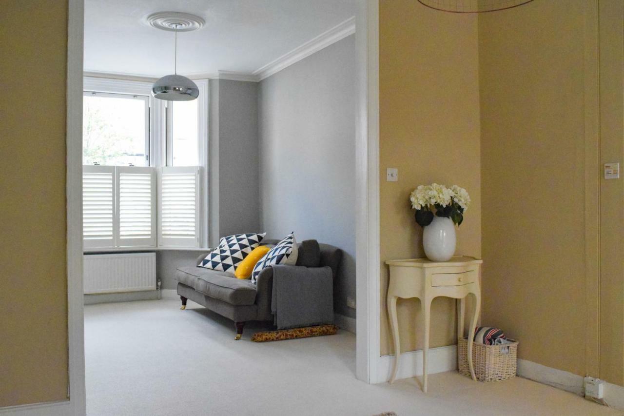 3 Bedroom Family House With A Superb Kitchen And Garden Londra Dış mekan fotoğraf