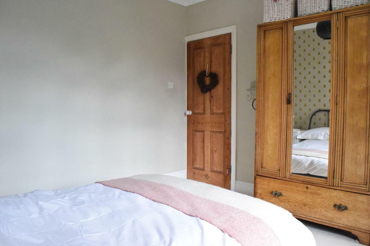 3 Bedroom Family House With A Superb Kitchen And Garden Londra Dış mekan fotoğraf